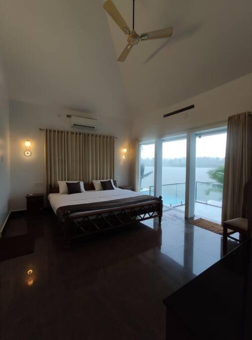 Riveria Portico - River Side 6 Bedroom Private Pool Bungalow North Paravur ภายนอก รูปภาพ