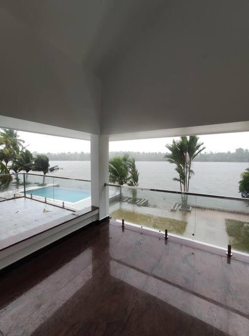 Riveria Portico - River Side 6 Bedroom Private Pool Bungalow North Paravur ภายนอก รูปภาพ