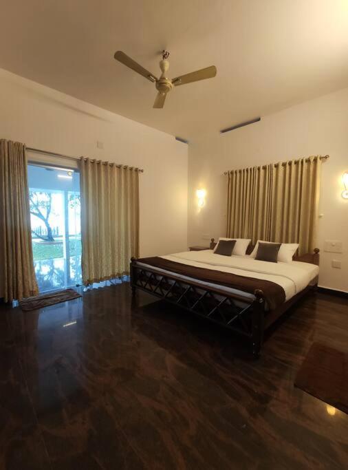 Riveria Portico - River Side 6 Bedroom Private Pool Bungalow North Paravur ภายนอก รูปภาพ