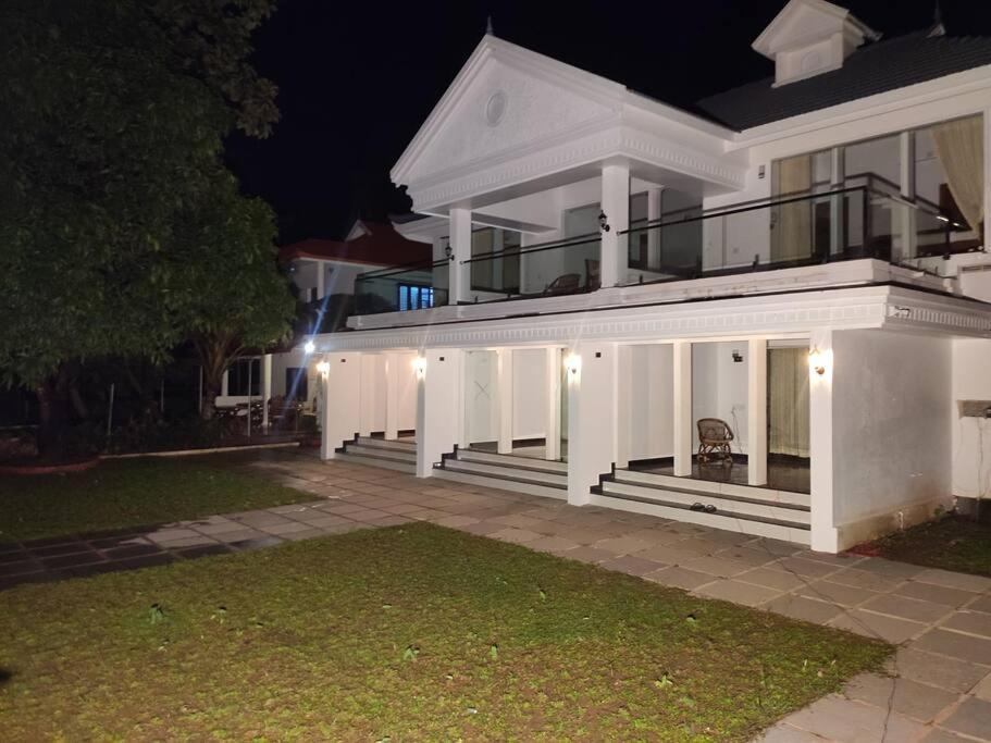 Riveria Portico - River Side 6 Bedroom Private Pool Bungalow North Paravur ภายนอก รูปภาพ