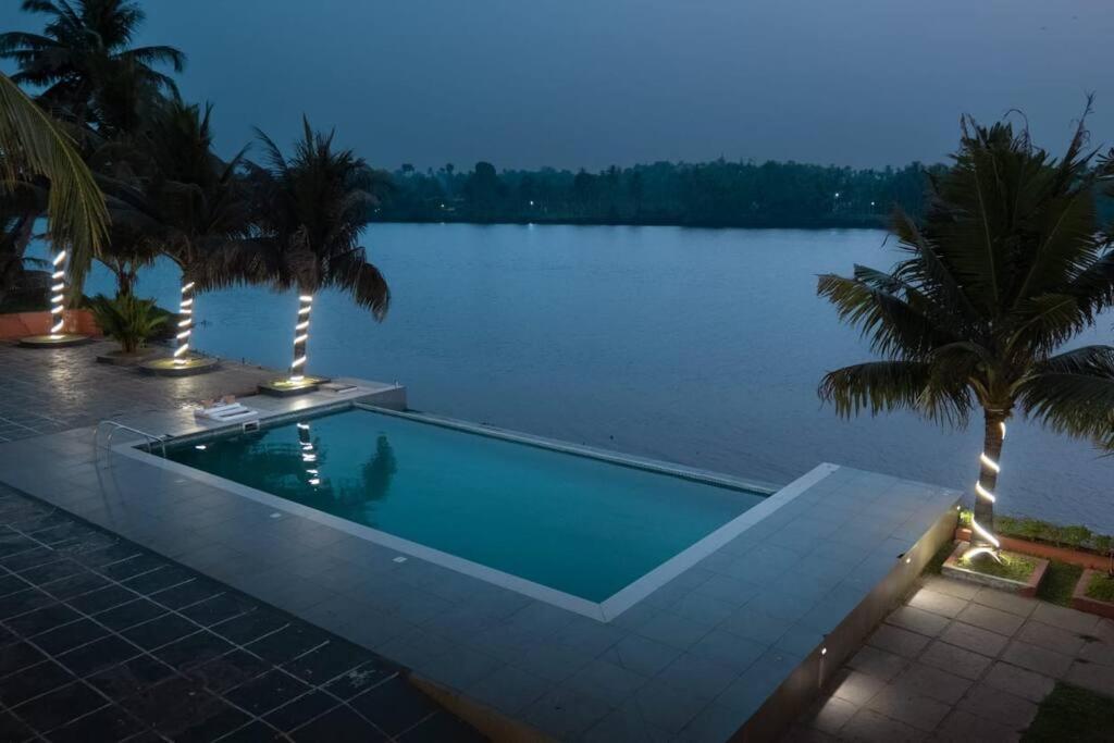 Riveria Portico - River Side 6 Bedroom Private Pool Bungalow North Paravur ภายนอก รูปภาพ