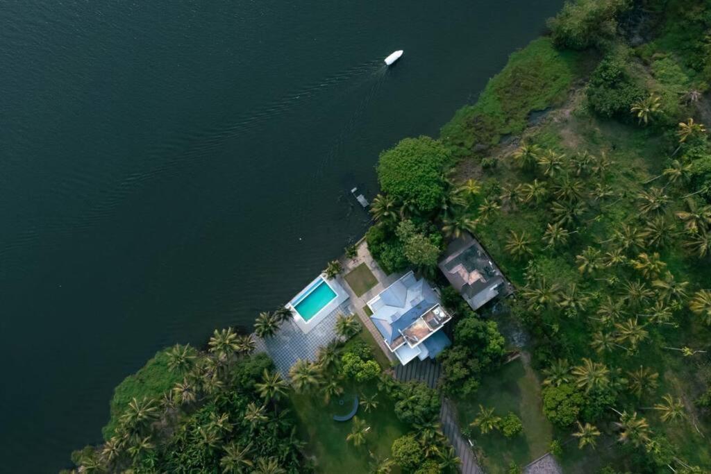 Riveria Portico - River Side 6 Bedroom Private Pool Bungalow North Paravur ภายนอก รูปภาพ