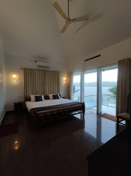Riveria Portico - River Side 6 Bedroom Private Pool Bungalow North Paravur ภายนอก รูปภาพ