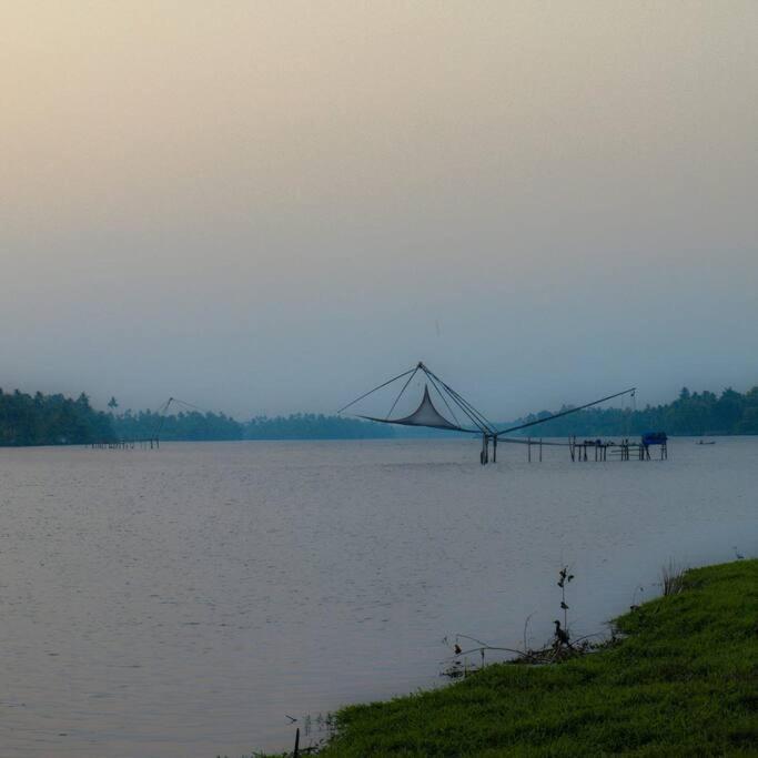 Riveria Portico - River Side 6 Bedroom Private Pool Bungalow North Paravur ภายนอก รูปภาพ