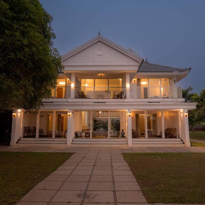 Riveria Portico - River Side 6 Bedroom Private Pool Bungalow North Paravur ภายนอก รูปภาพ