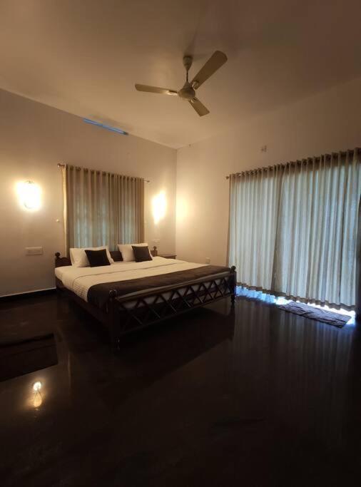 Riveria Portico - River Side 6 Bedroom Private Pool Bungalow North Paravur ภายนอก รูปภาพ
